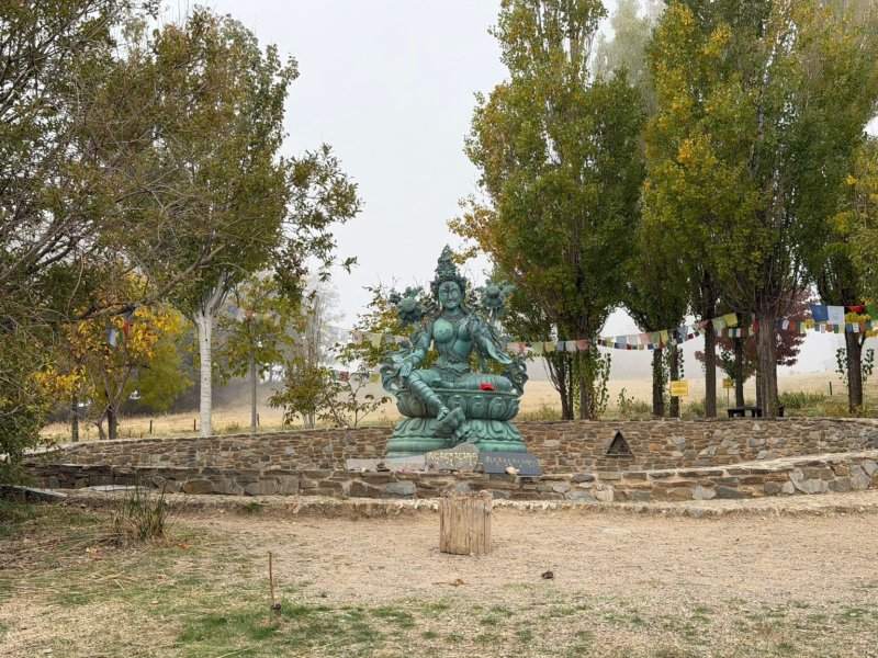 Soportújar: Centro Budista O Sel Ling, la Atalaya, Acequía Almiar