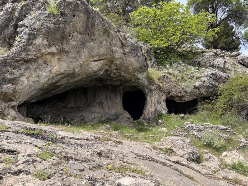 Huétor Santillán: Cueva de los Mármoles, Fuente de la Teja, Rio Darro