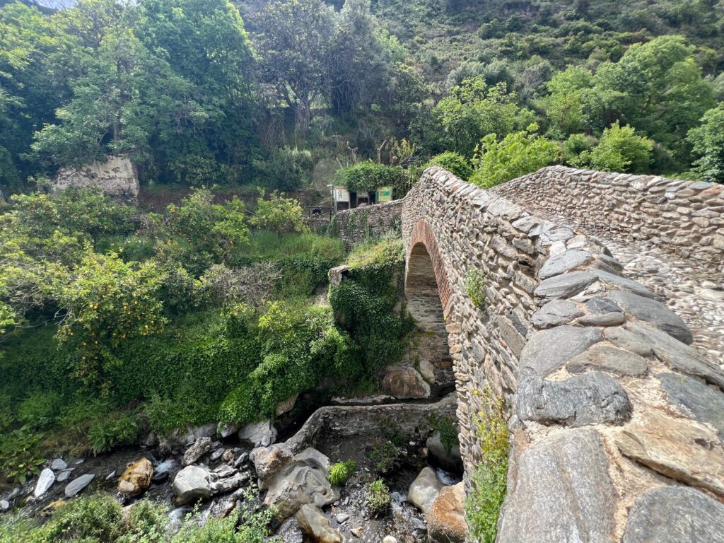 Salares: Puente Árabe, Cortijo de Haro, Puente Romano, Sedella