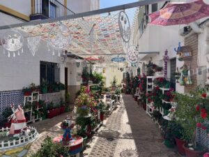 Torrox-Costa: Ermita ntra Sra de las Nieves, Iglesia de ntra Sra de la Encarnación y Ermita de San Roque