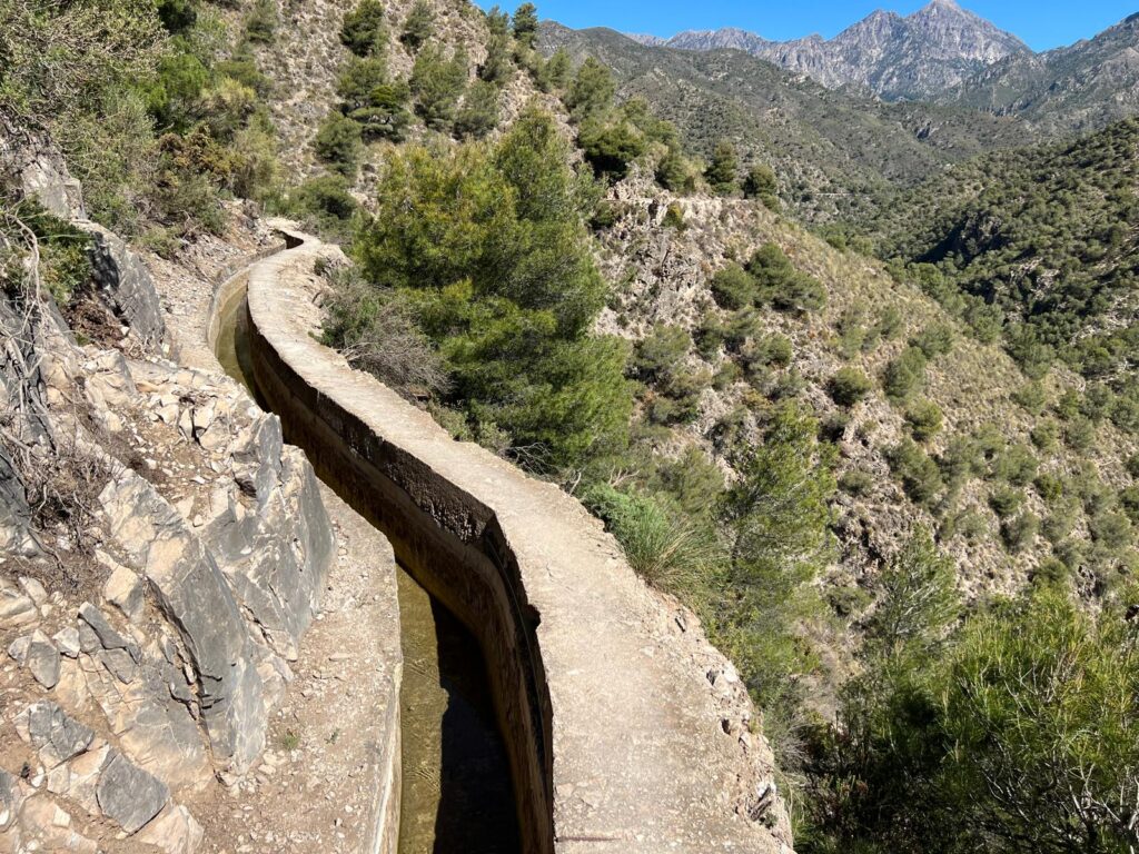 Frigiliana: Lomas del Chillar, Río Higuerón, Acequia de Lizar