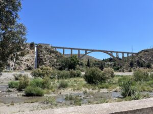 Lobres: Rio Guadalfeo y Montañas